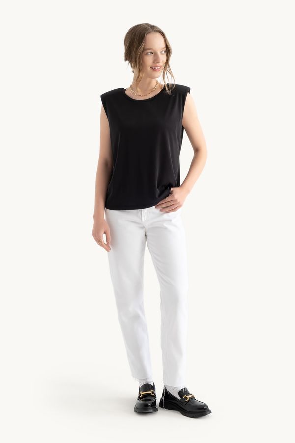 Yuvarlak Yakalı Ham Kenar Kolsuz Tank Top 3