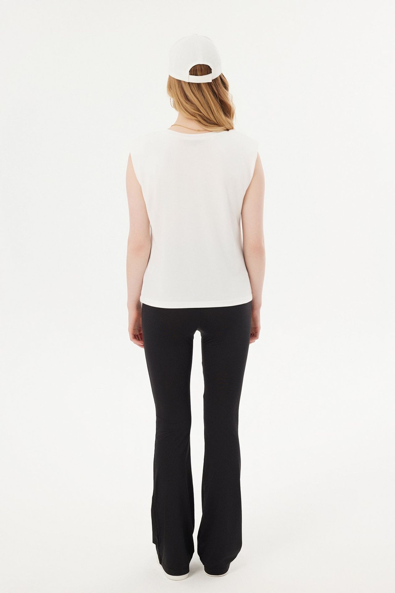 Round Neck Raw Edge Sleeveless Tank Top