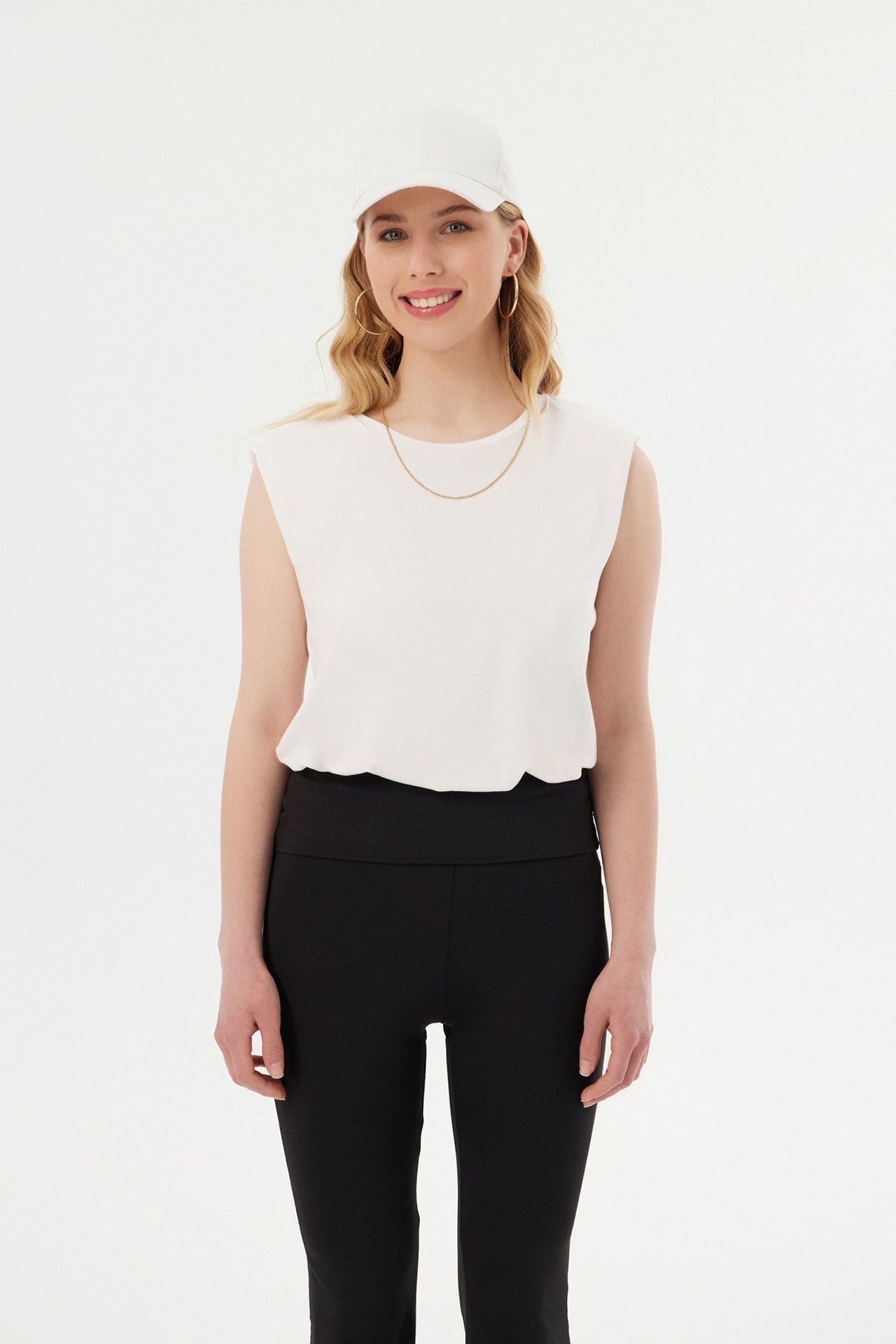 Round Neck Raw Edge Sleeveless Tank Top