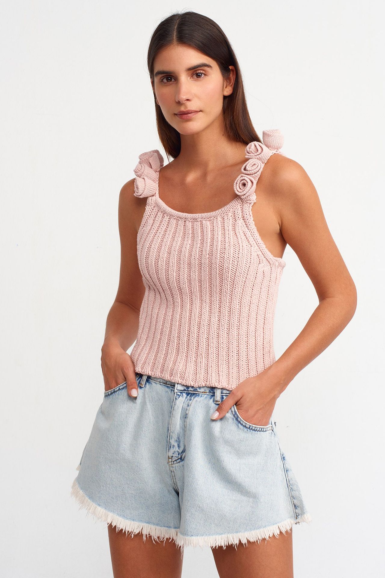 Scoop Neck Knitted Ribbed Sleeveless Top with a Flower Decor