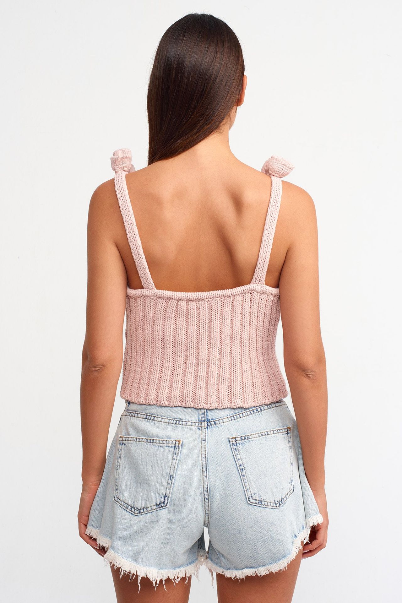 Scoop Neck Knitted Ribbed Sleeveless Top with a Flower Decor