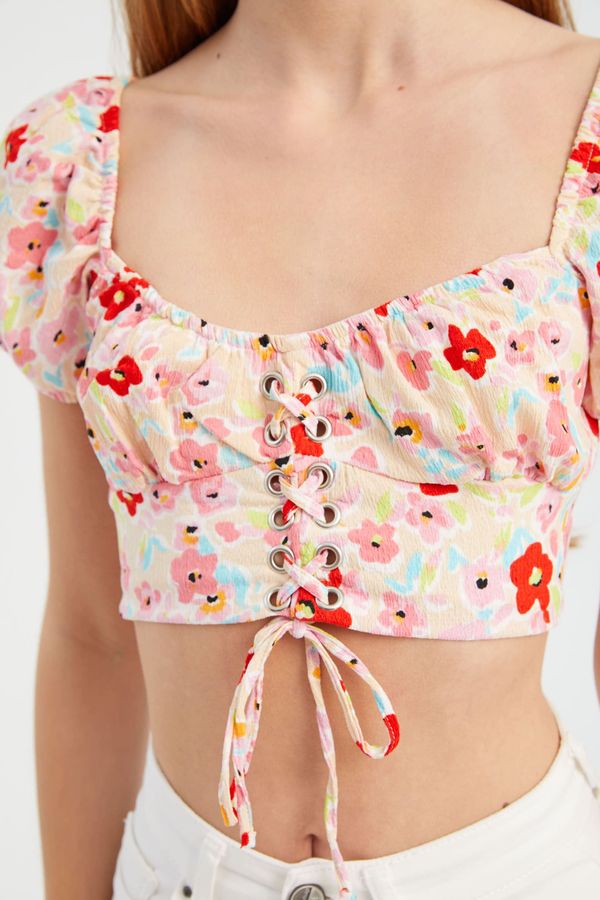 Floral Sweetheart Neck Crop Top with a Puff Sleeve 5