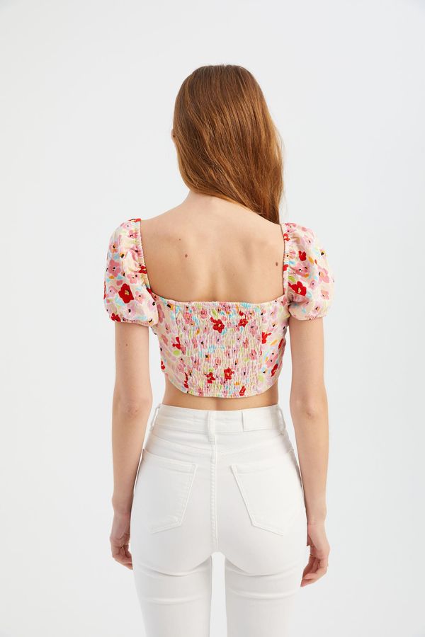 Floral Sweetheart Neck Crop Top with a Puff Sleeve 4