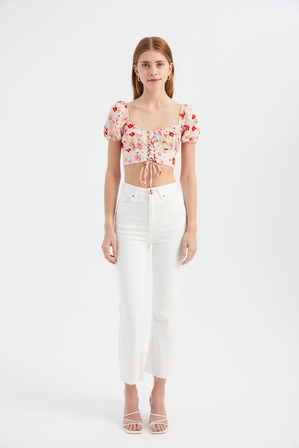 Floral Sweetheart Neck Crop Top with a Puff Sleeve 2