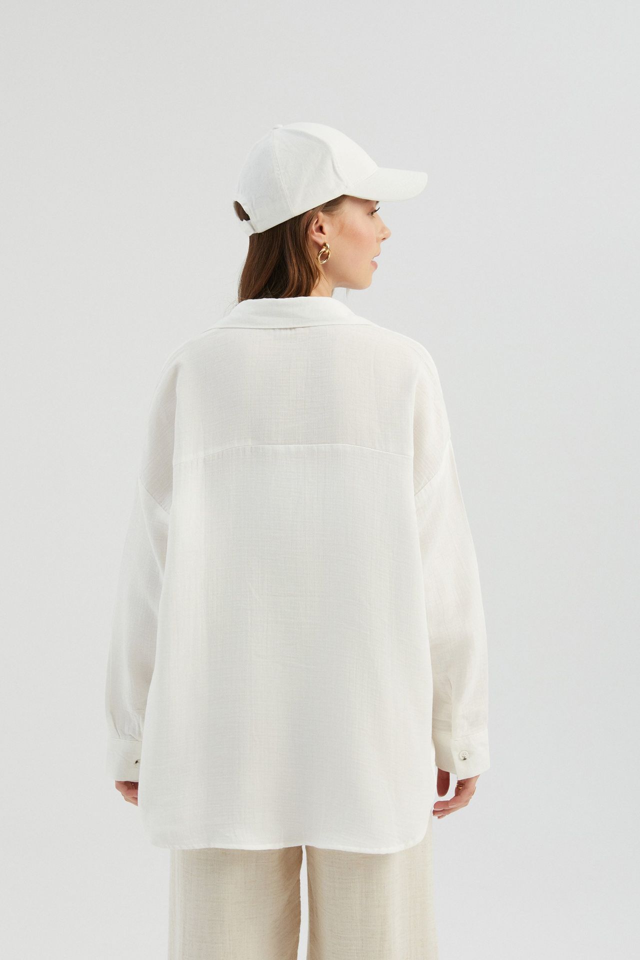 Loose Shirt with a Pocket Detail