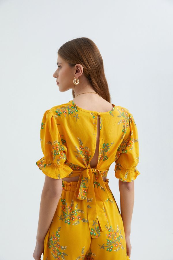 Çiçekli Surplice Yaka Kısa Kollu Crop Top 4