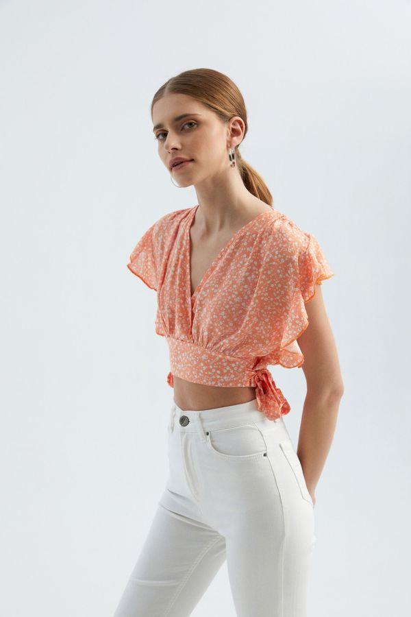 Çiçek Desenli V Yaka Yan Bağlamalı Crop Top 4
