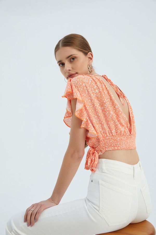 Çiçek Desenli V Yaka Yan Bağlamalı Crop Top 1
