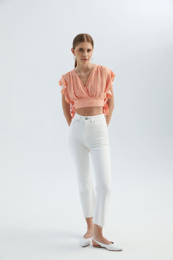 Çiçek Desenli V Yaka Yan Bağlamalı Crop Top 3