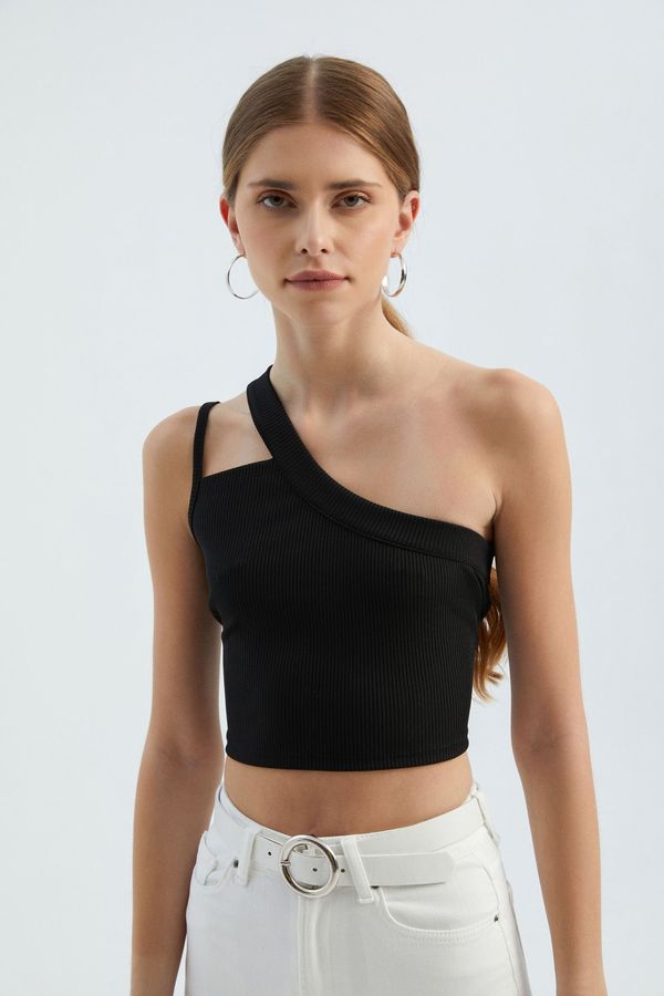 One Shoulder Cut Out Crop Top 2