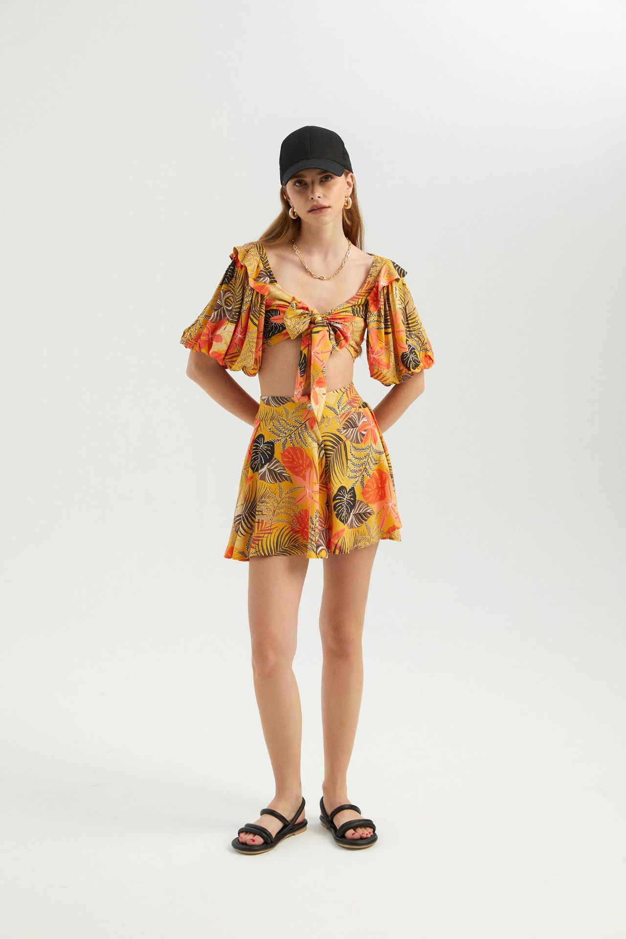 Sweetheart Neck Tie Front Puff Sleeves Crop Top