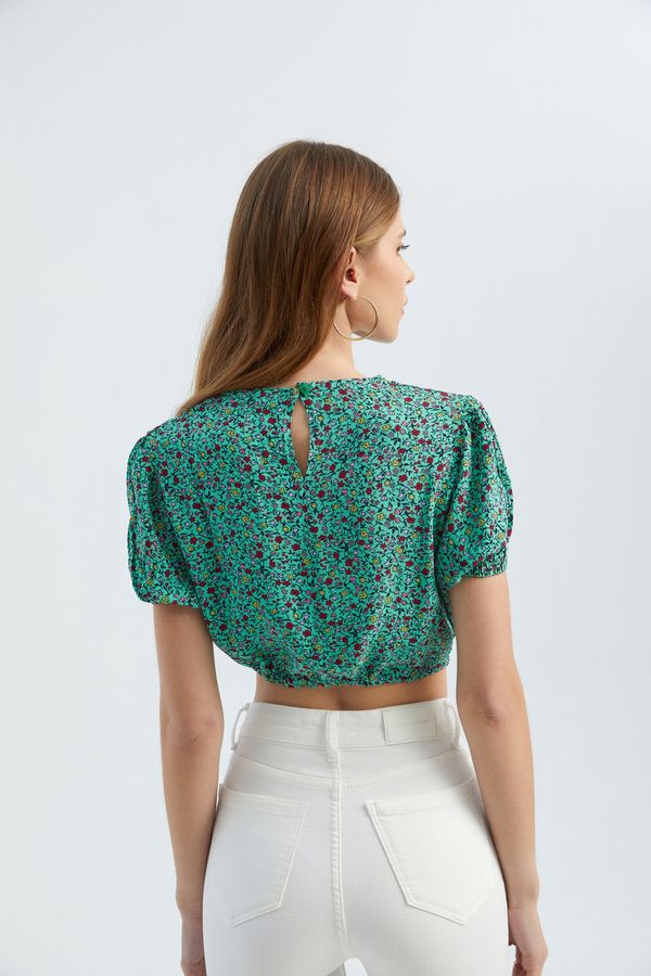 Çiçekli Yuvarlak Yakalı Bağcıklı Crop Top 4