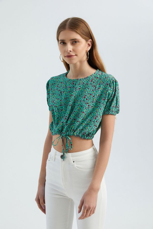 Çiçekli Yuvarlak Yakalı Bağcıklı Crop Top 3