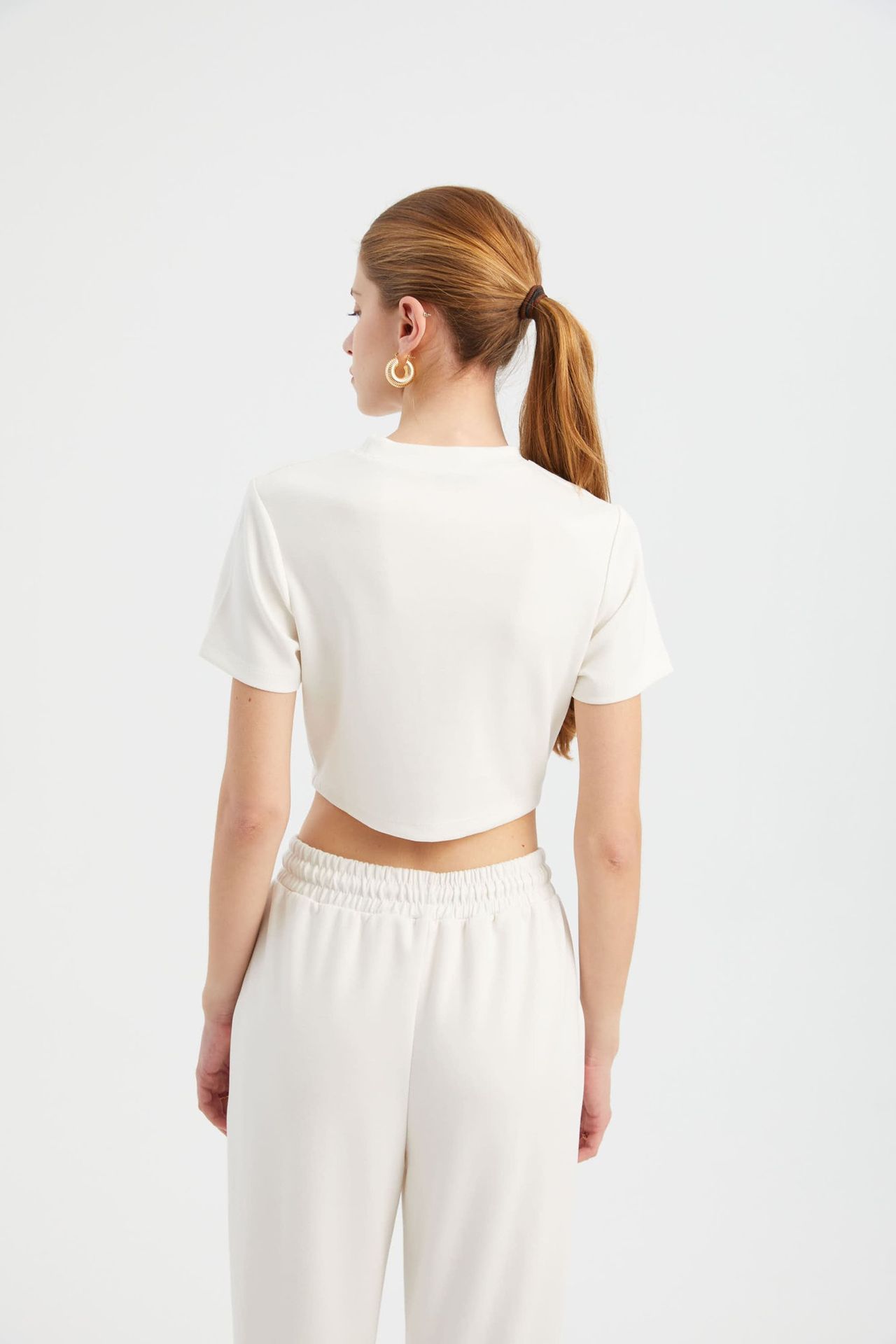 Solid Crew Neck Basic Crop Top