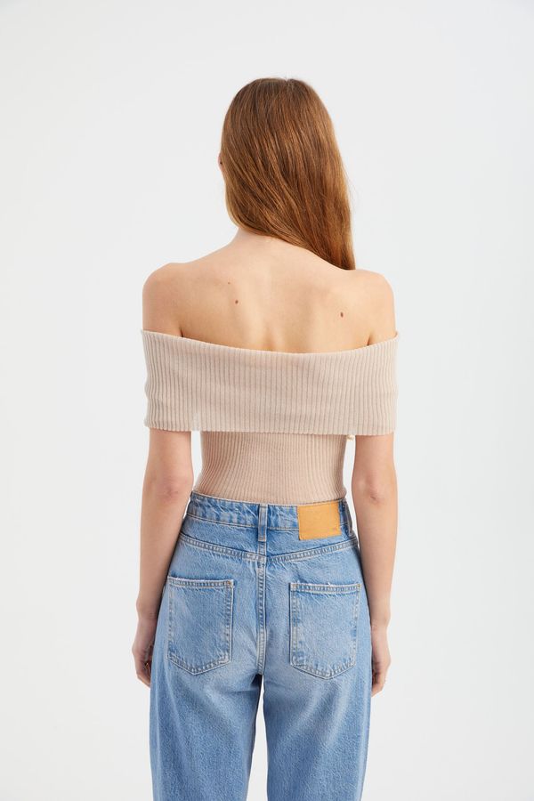 Örme Nervürlü Kısa Kollu Crop Top 4