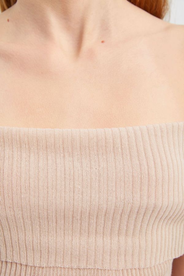 Örme Nervürlü Kısa Kollu Crop Top 5