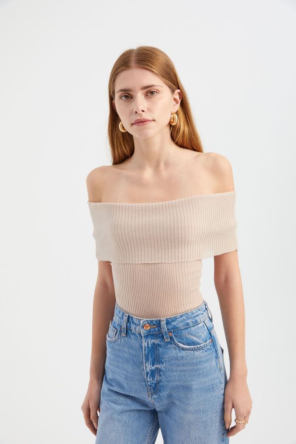 Örme Nervürlü Kısa Kollu Crop Top 2