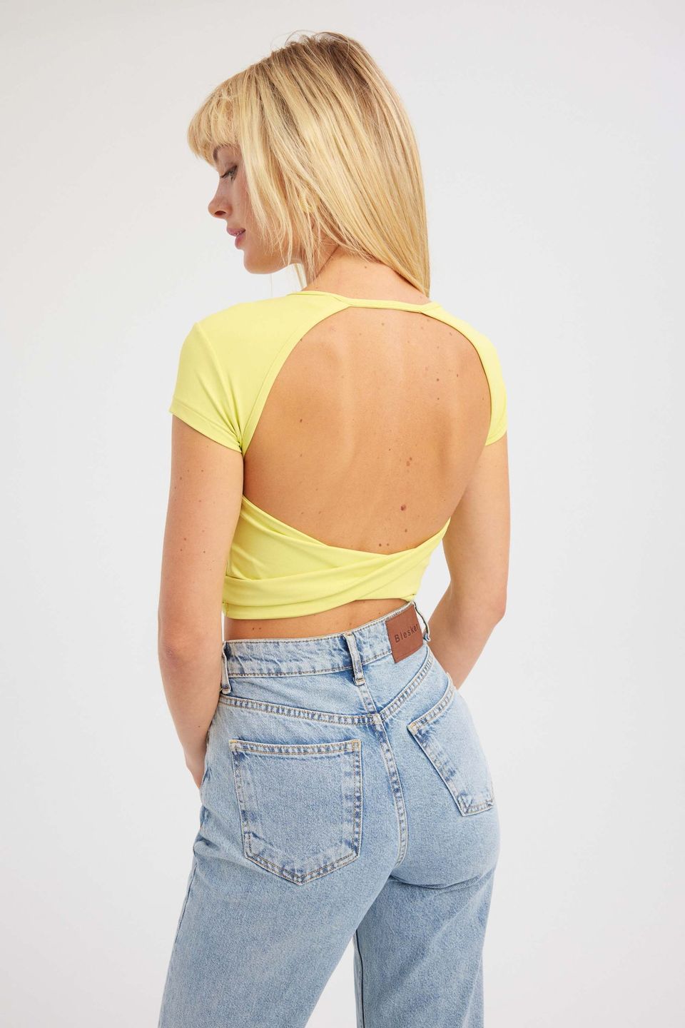 Round Neck Cross Back Short Sleeve Crop Top