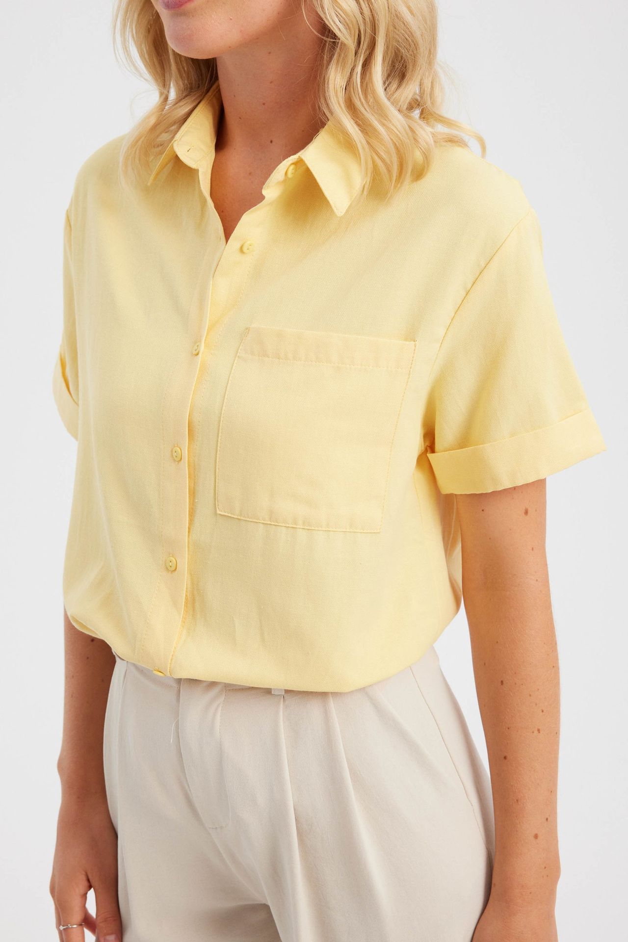 Solid Pocket Short Sleeve Basic Shirt