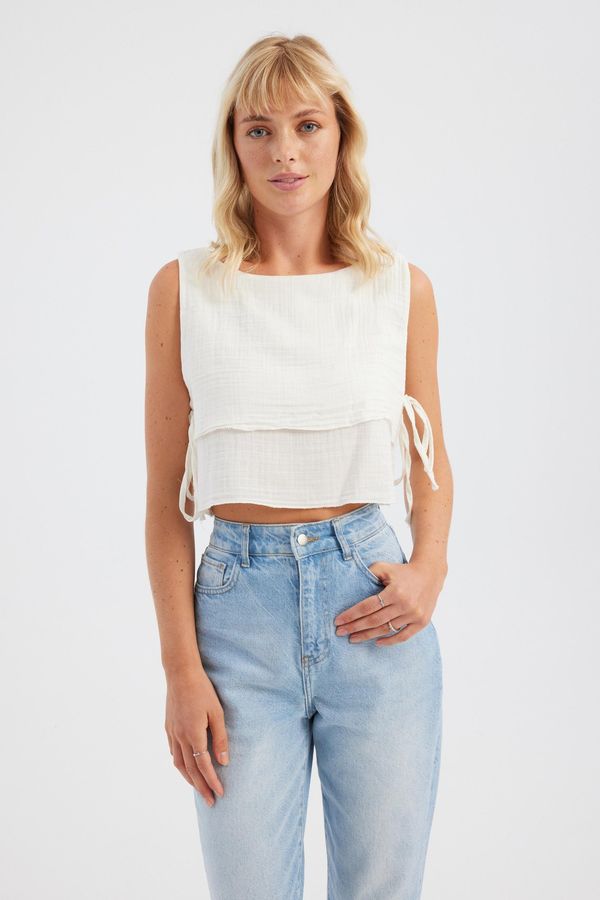 Yandan Bağlamalı Yuvarlak Yakalı Muslin Crop Top 2