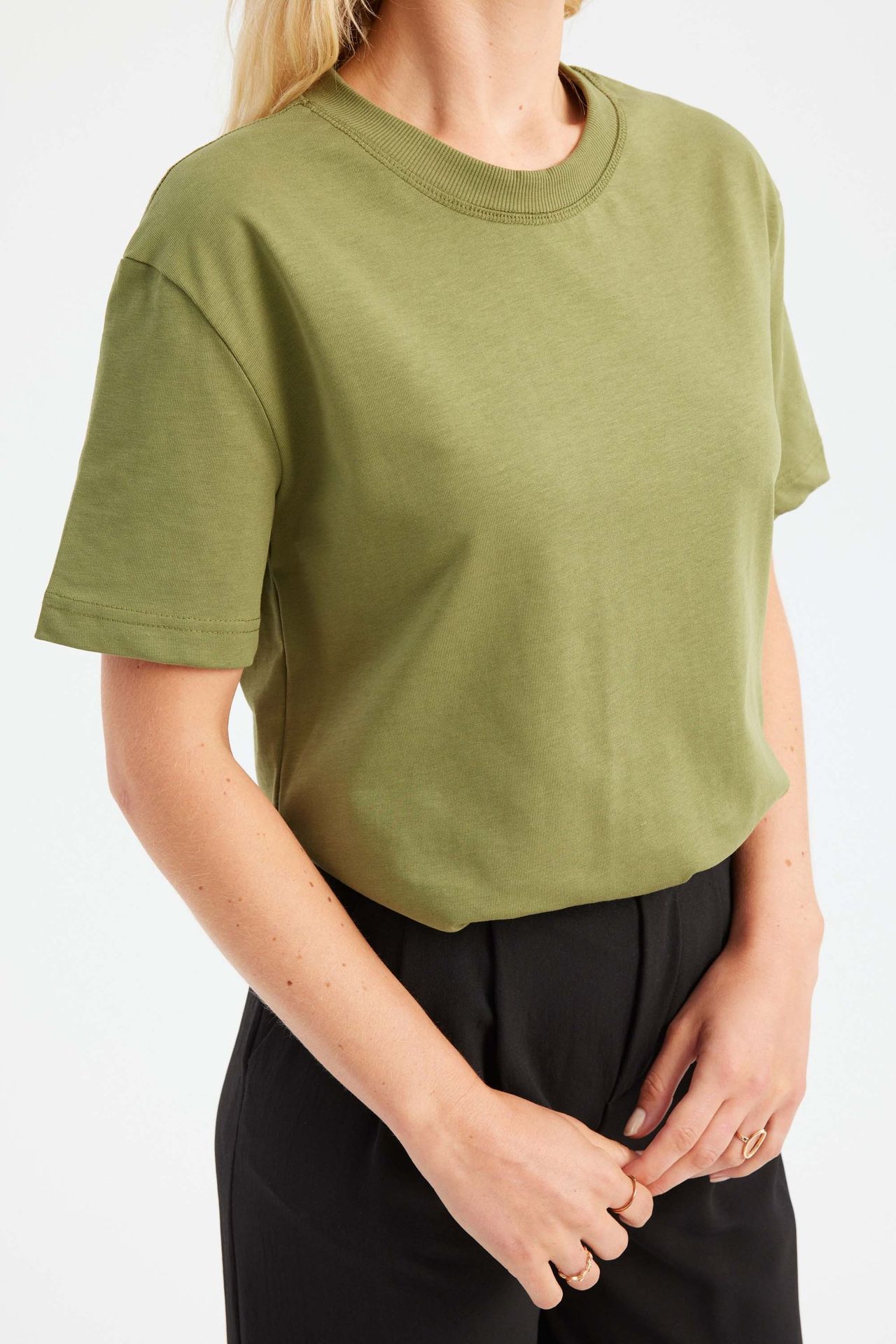 Round Neck Short Sleeve Basic T-shirt