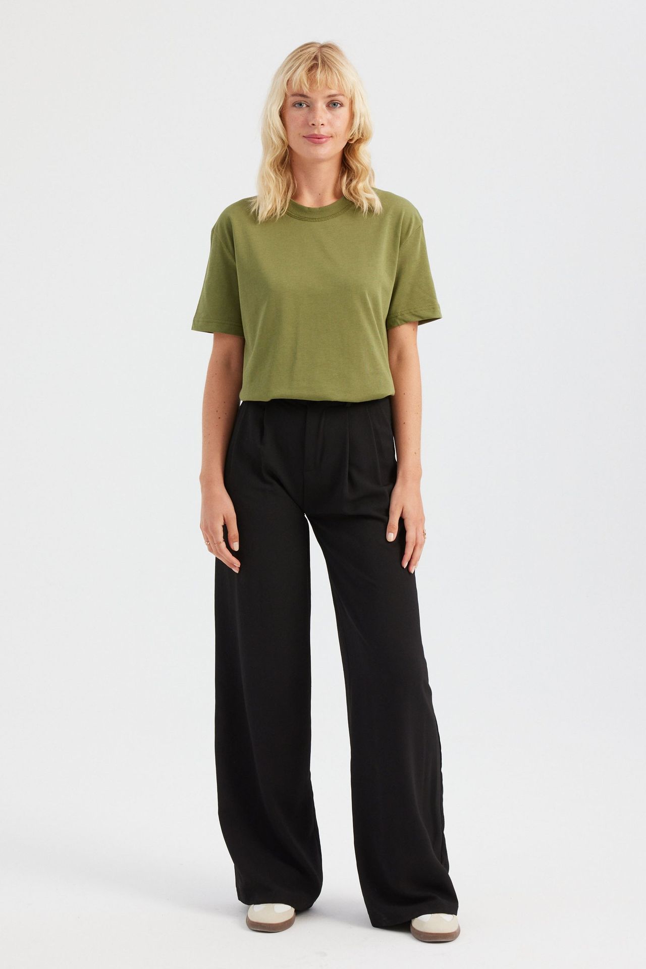 Round Neck Short Sleeve Basic T-shirt