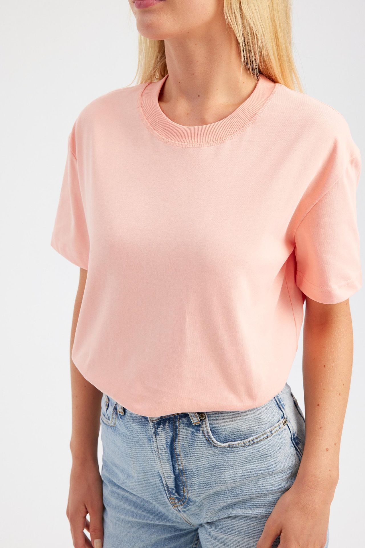 Round Neck Short Sleeve Basic T-shirt
