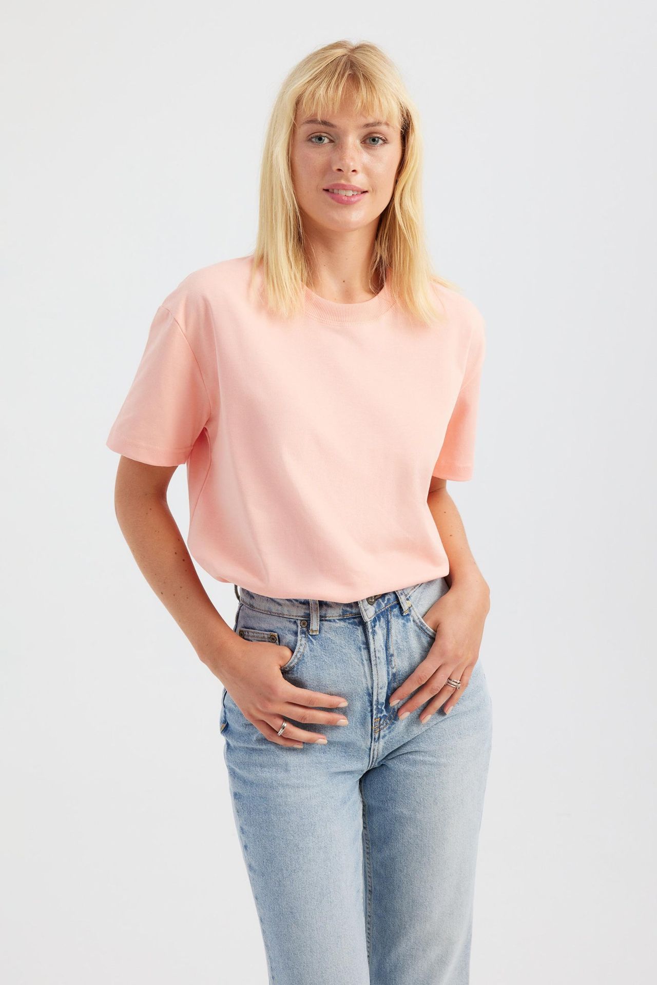 Round Neck Short Sleeve Basic T-shirt