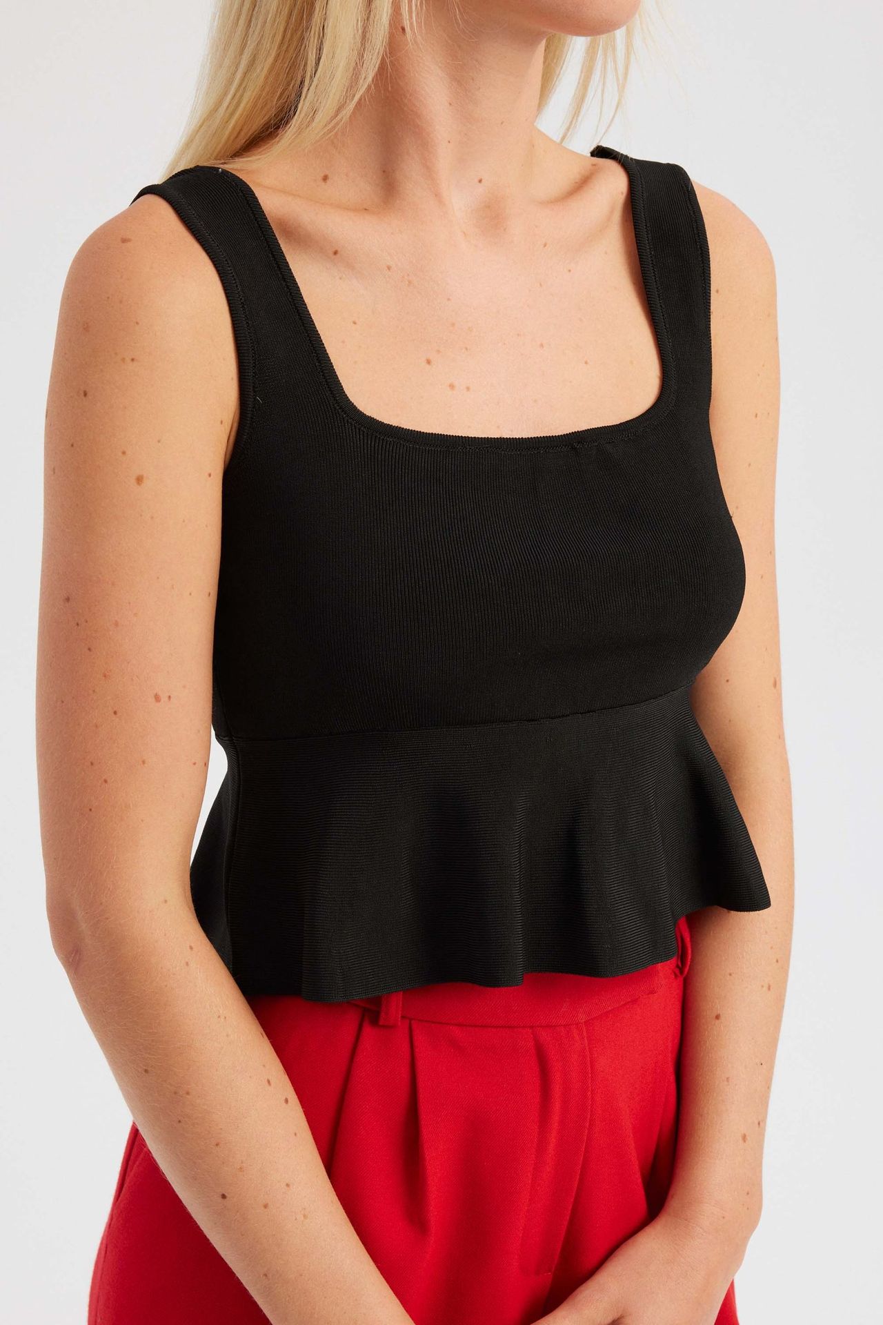 Square Neck Knitted Ruffled Top