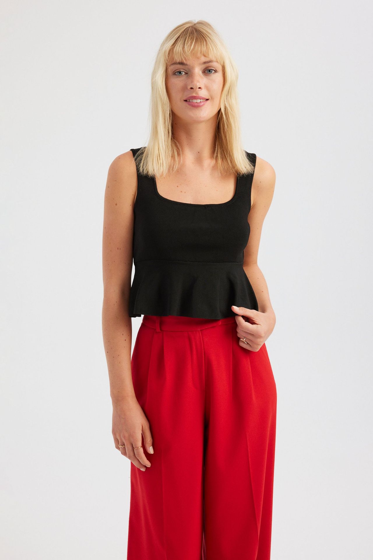 Square Neck Knitted Ruffled Top