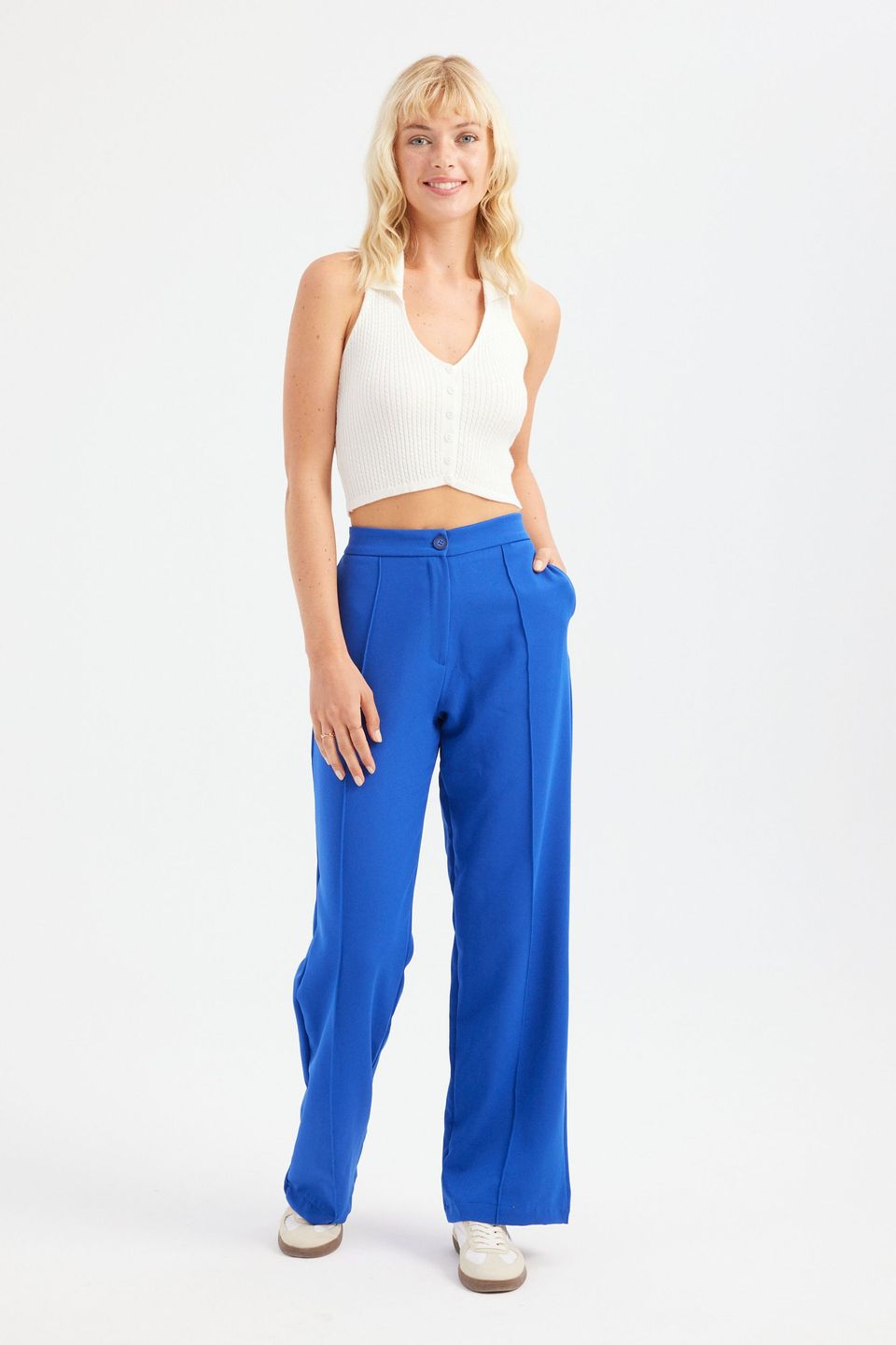 Collar Cable Knitted Crop Top with a Open Back