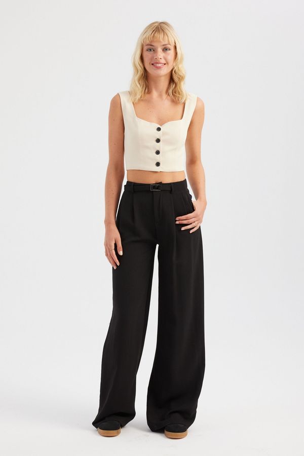 Solid Sweetheart Neck Cropped Waistcoat 2