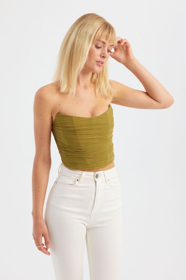 Strapsız Kıvrımlı Crop Top 3