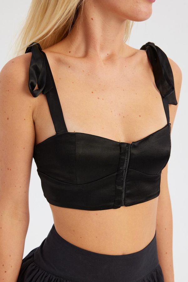 Sweetheart Neck Crop Top with a Tie Up Detail 5