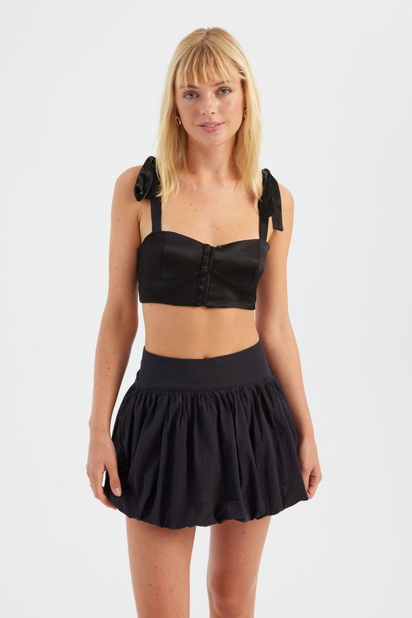 Sweetheart Neck Crop Top with a Tie Up Detail 2