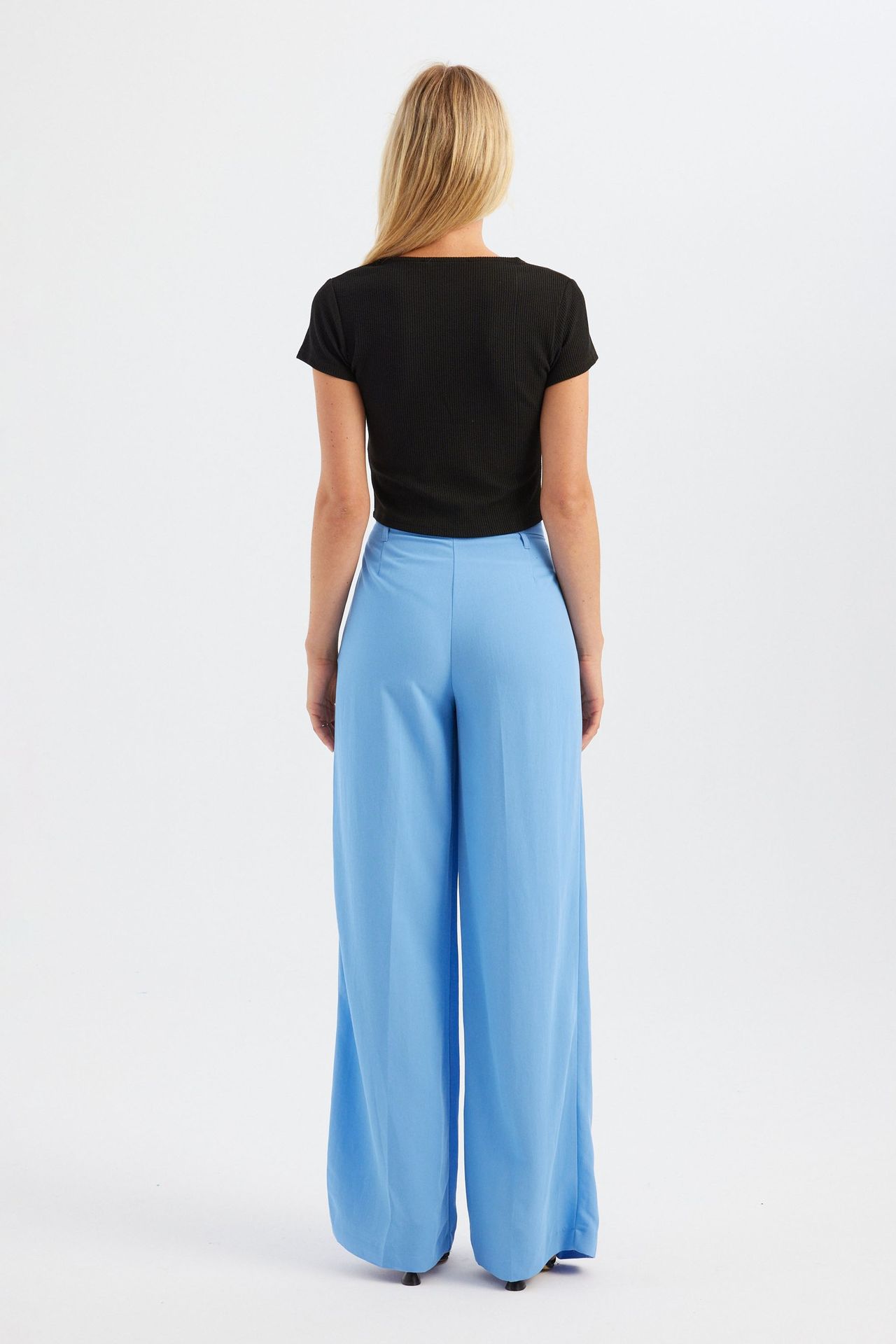 V Neck Short Sleeve Top with a Ruched Detail