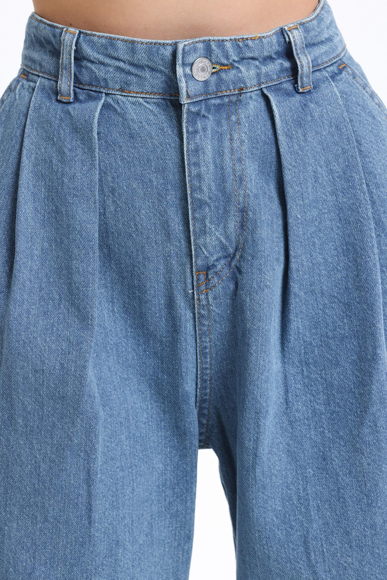 High Waist Pleated Boyfriend Jeans