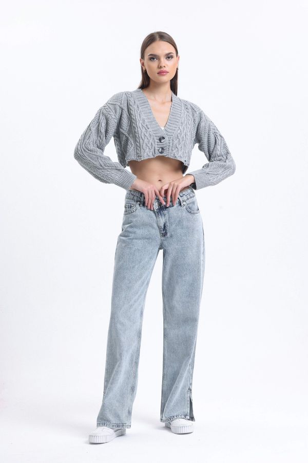 Mid Rise Slit Straight Leg Jeans with a Belt Detail 2