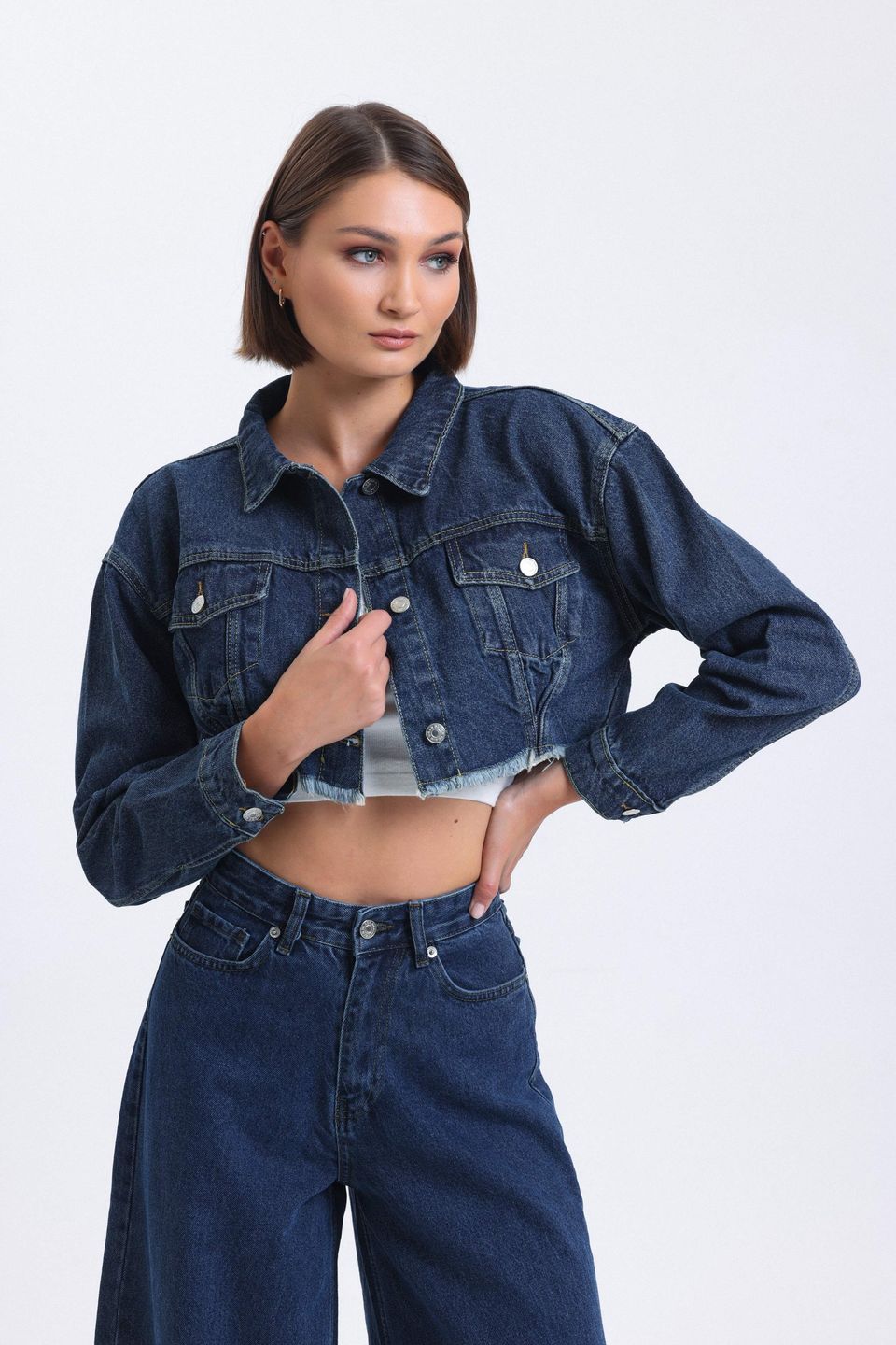 Denim Collar Cropped Jacket with a Seamless Hem