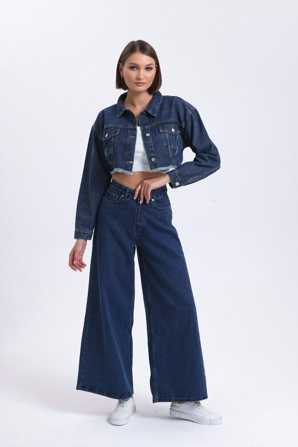 Denim Collar Cropped Jacket with a Seamless Hem 4