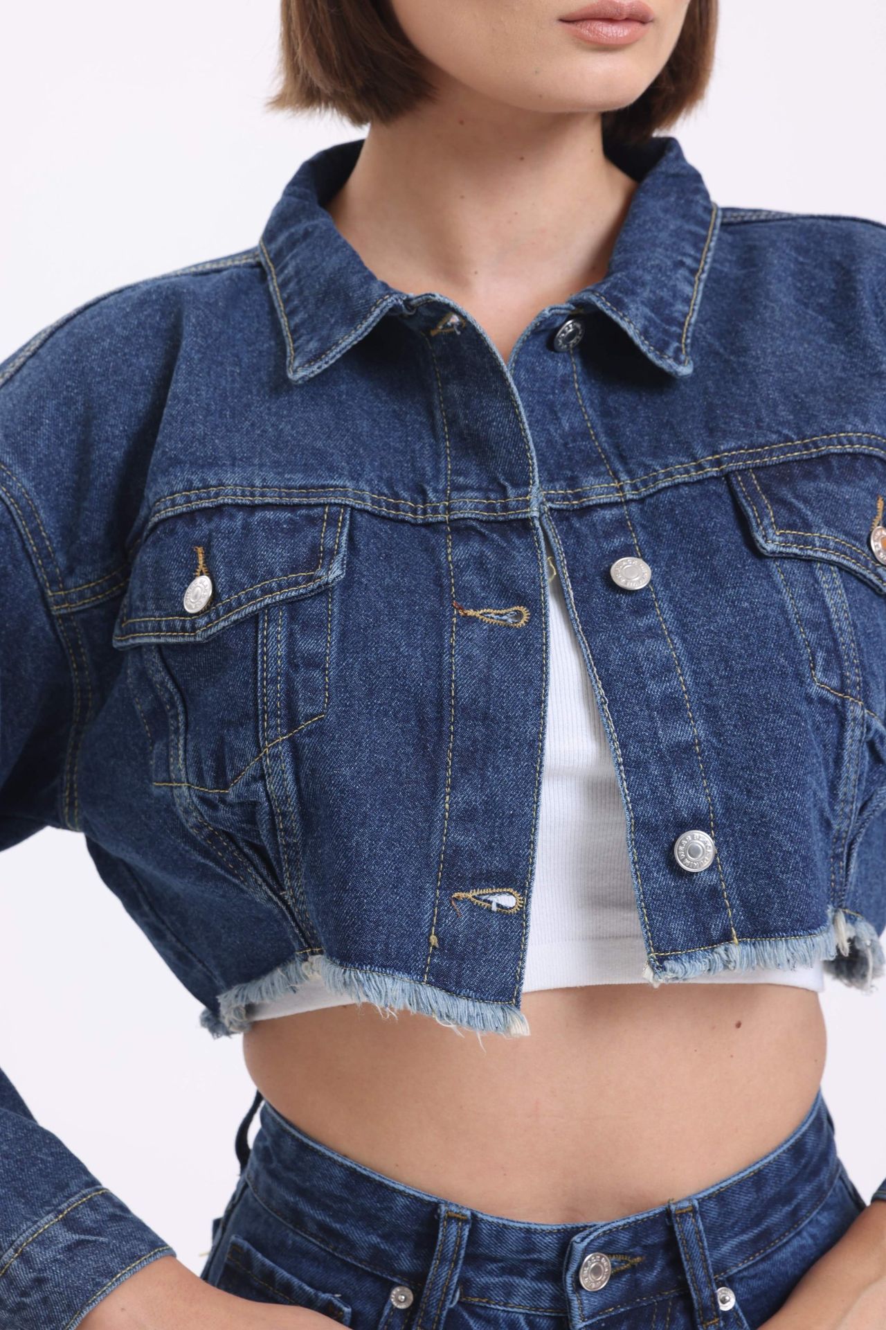 Denim Collar Cropped Jacket with a Seamless Hem