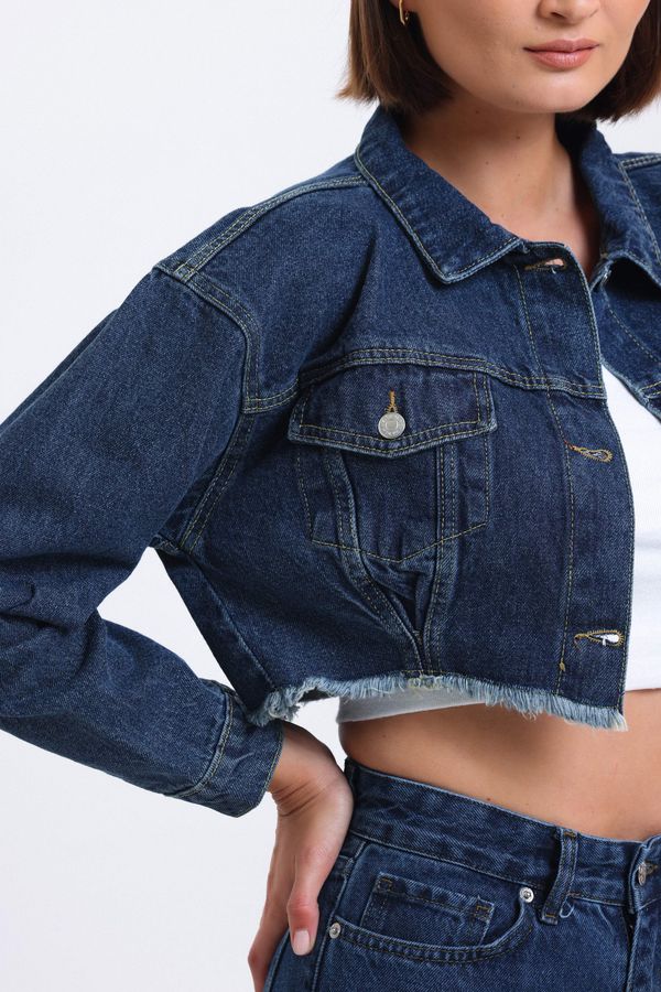 Denim Collar Cropped Jacket with a Seamless Hem 6