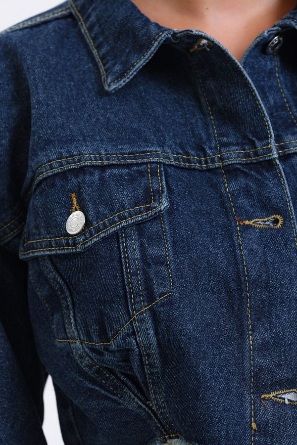 Denim Collar Cropped Jacket with a Seamless Hem 7