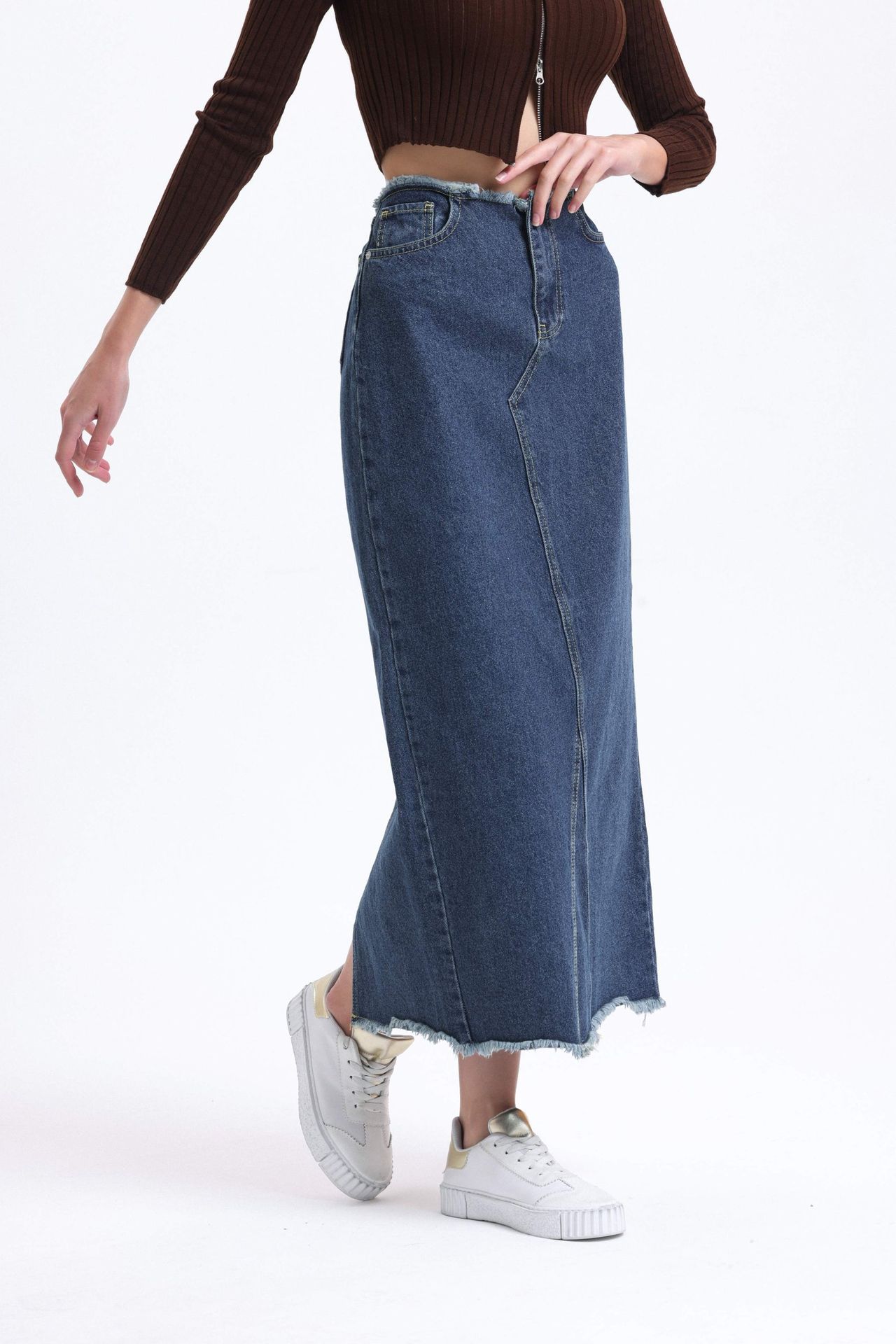 Mid Rise Maxi Skirt with a Seamless Hem and Belt