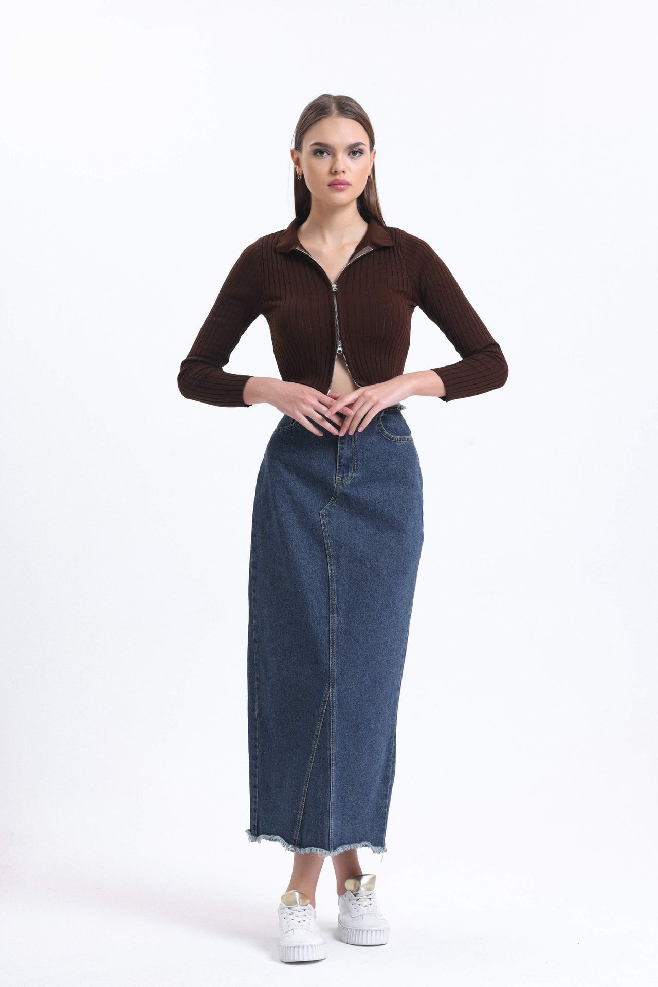 Mid Rise Maxi Skirt with a Seamless Hem and Belt