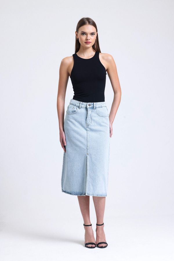 Denim Mid Rise Midi Skirt with a Front Slit 3