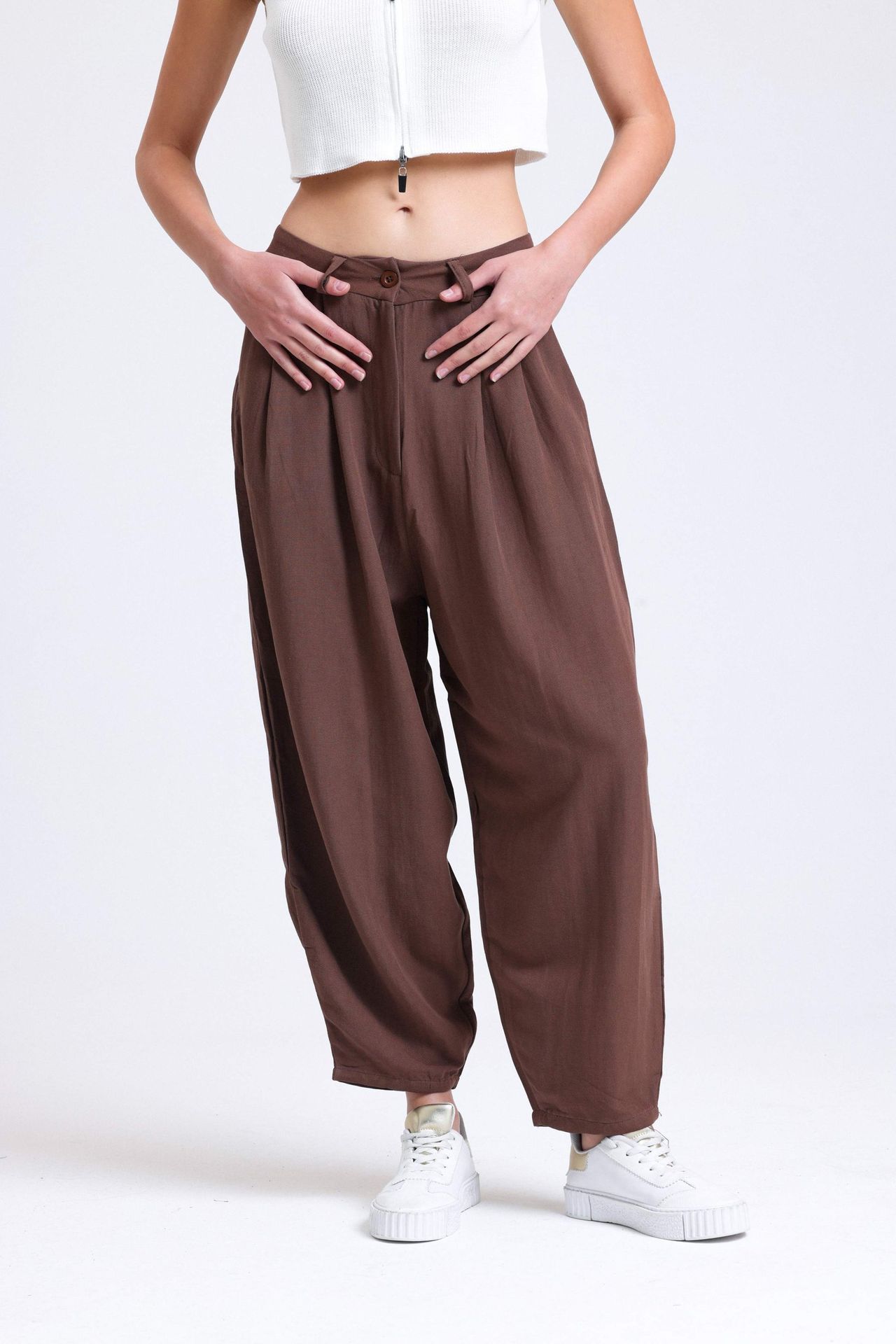 Mid Rise Pleated Peg Leg Trousers