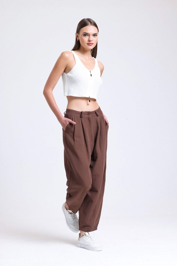 Mid Rise Pleated Peg Leg Trousers 4
