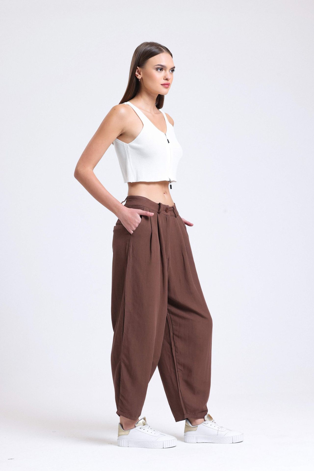 Mid Rise Pleated Peg Leg Trousers