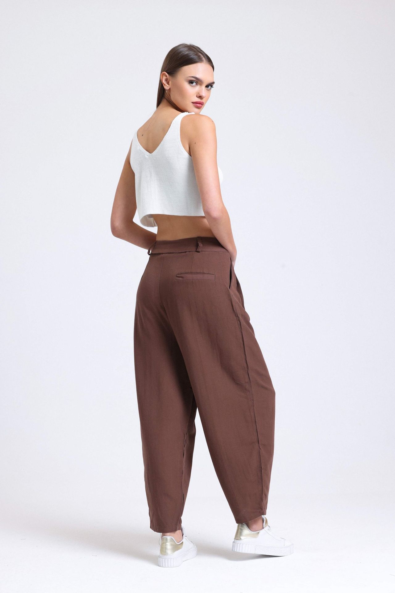 Mid Rise Pleated Peg Leg Trousers